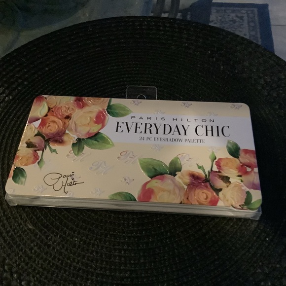 Paris Hilton Everyday Chic 24 pc. Eyeshadow Palette. - Picture 2 of 8